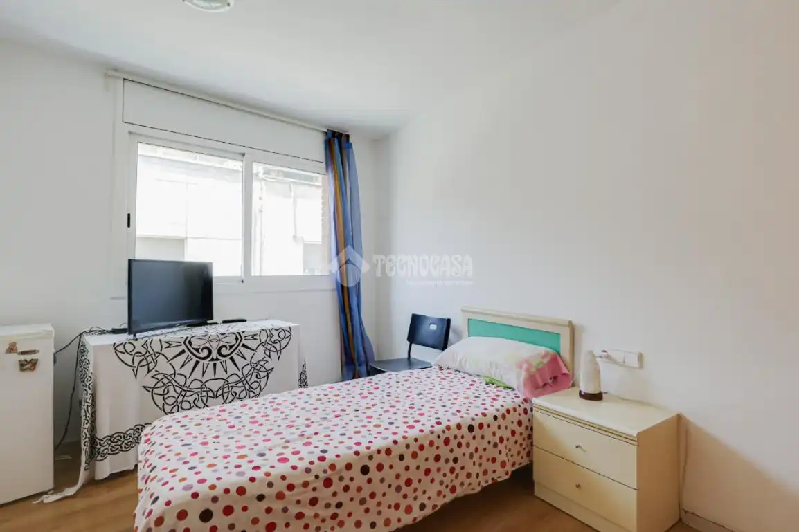Habitación de Casa adosada en venta en Terrassa con Aire acondicionado, Terraza y Trastero
