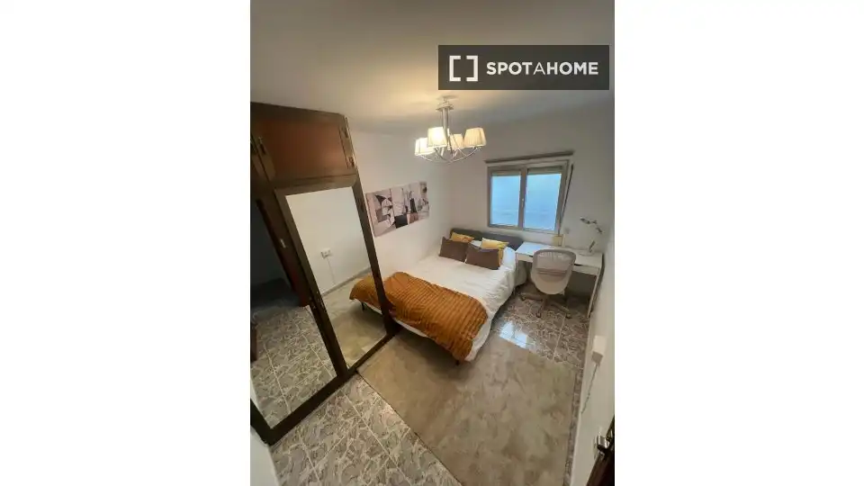 Habitación de Piso de alquiler en Málaga con Aire acondicionado, Calefacción y Amueblado