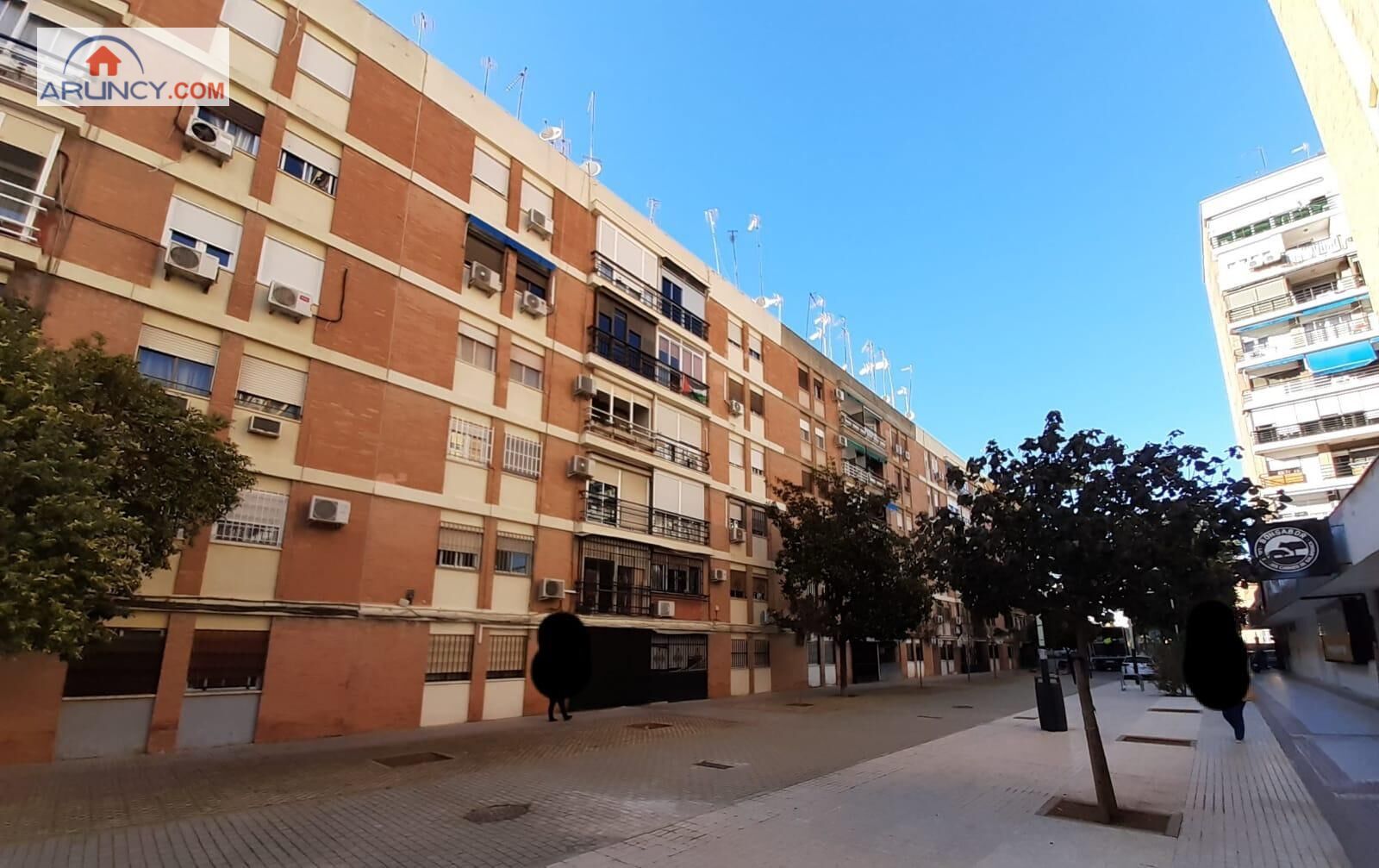 Vista exterior de Piso en venta en  Sevilla Capital