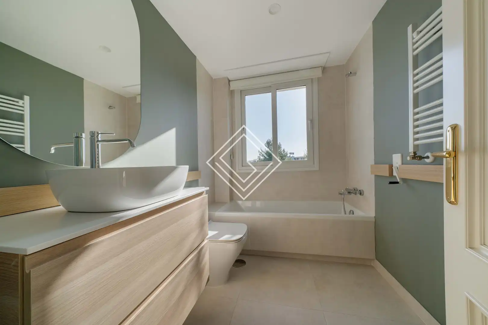 Badezimmer von Dachboden zum Verkauf in Madrid mit Klimaanlage, Heizung und Terrasse
