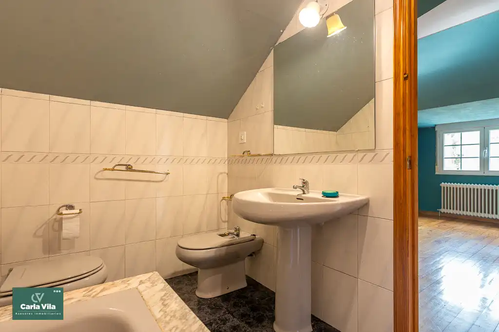 Baño de Casa o chalet en venta en Lugo con Calefacción, Jardín privado y Parquet