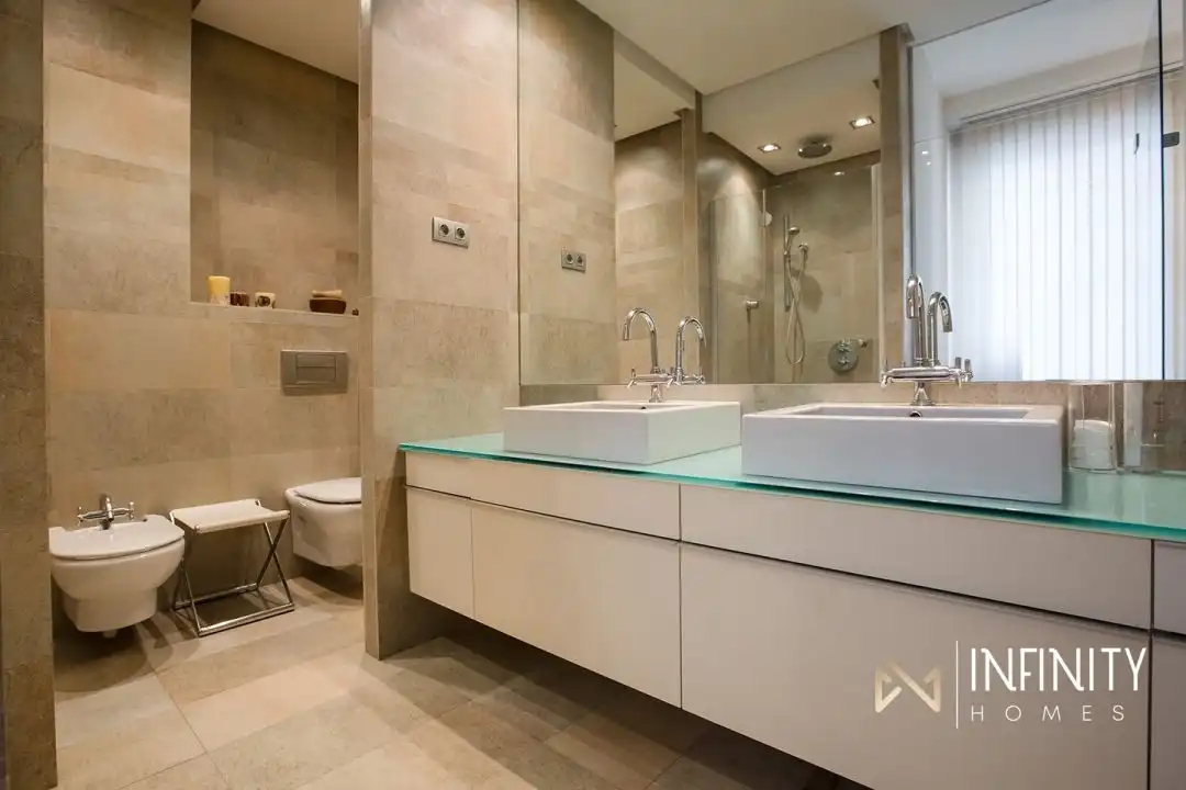 Baño de Piso de alquiler en Bilbao  con Calefacción, Terraza y Horno