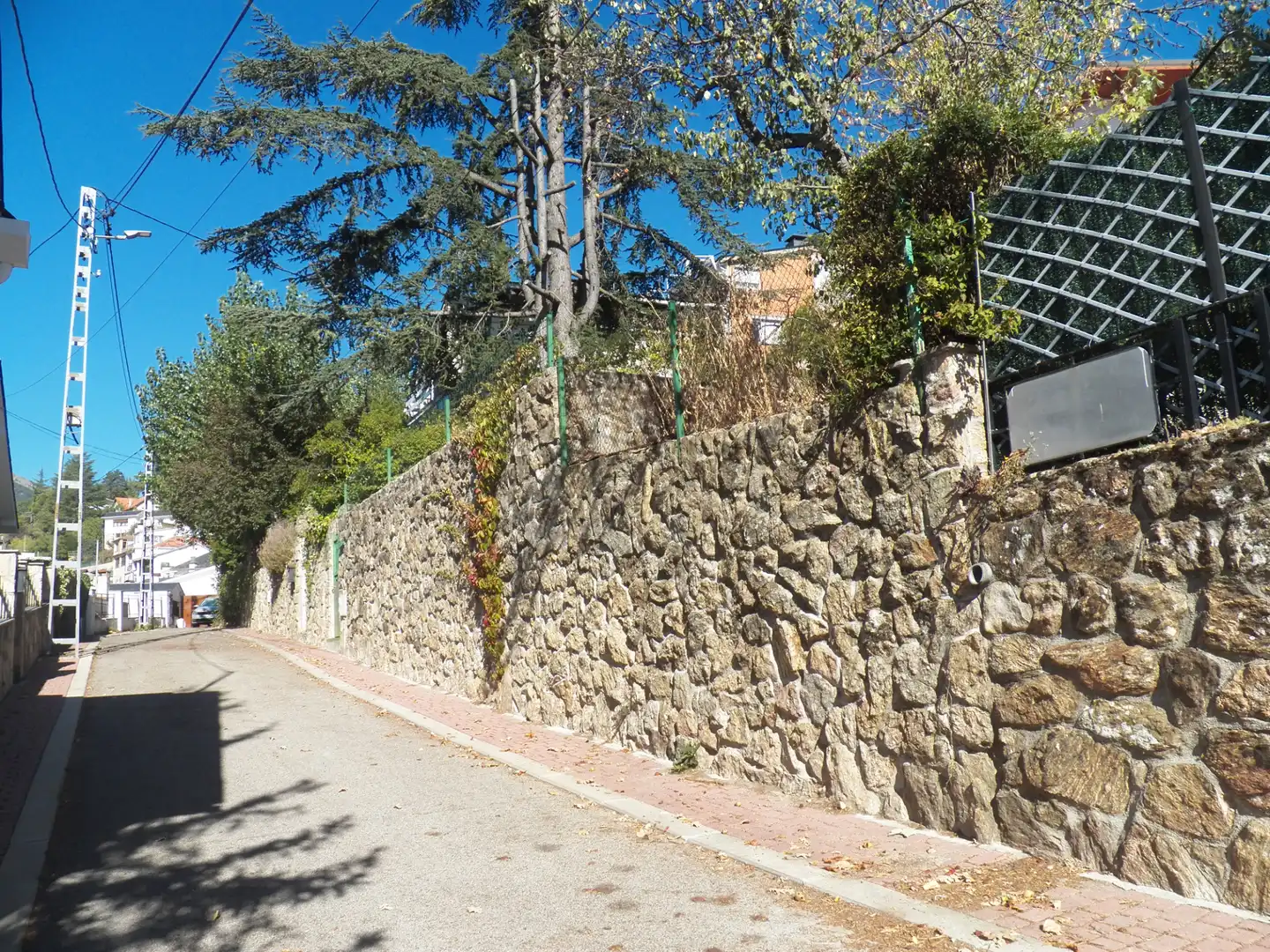 Exterior view of Detached homes for sale in Miraflores de la Sierra  with Private garden and Swimming Pool
