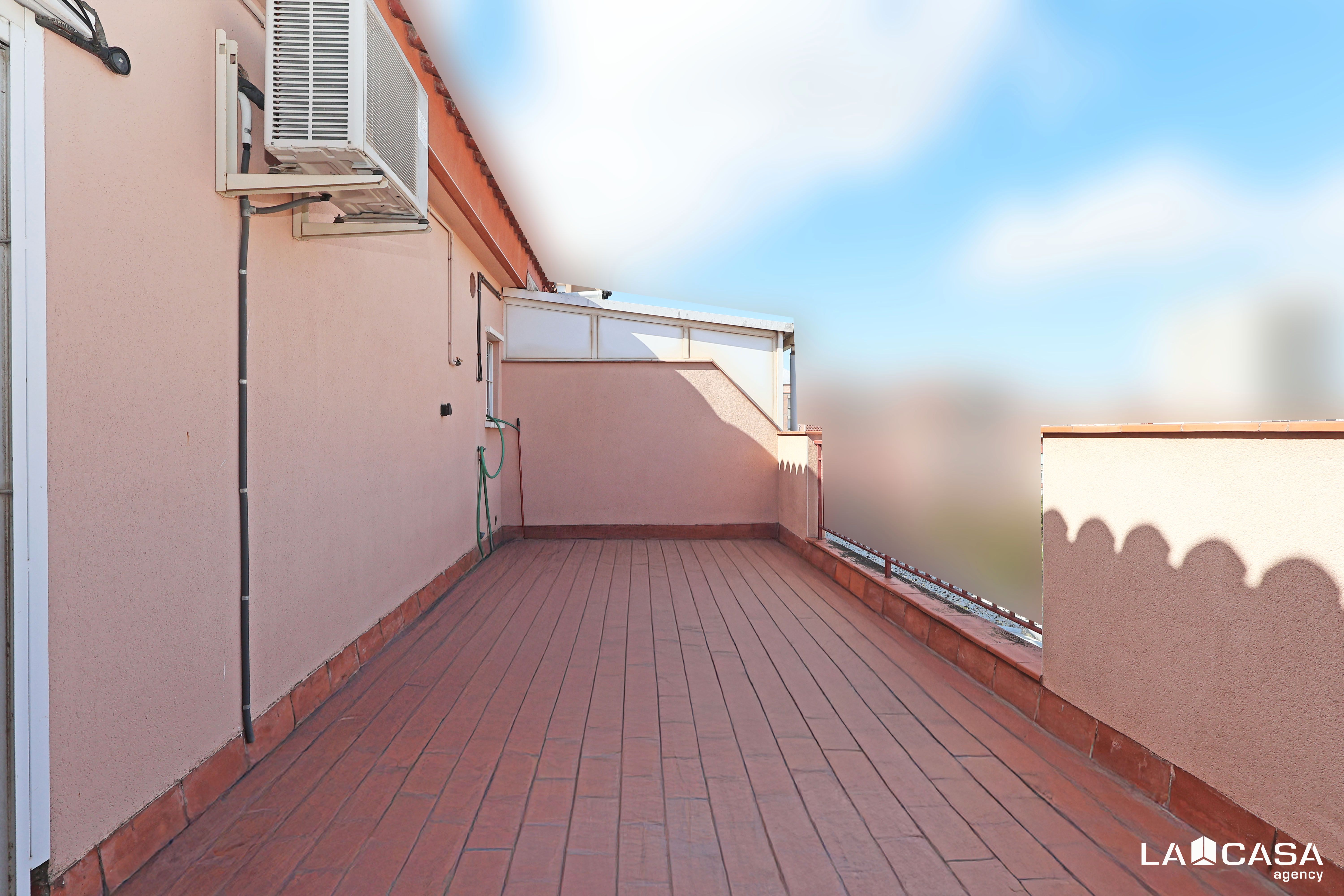 Terraza de Ático en venta en L'Hospitalet de Llobregat con Calefacción y Terraza