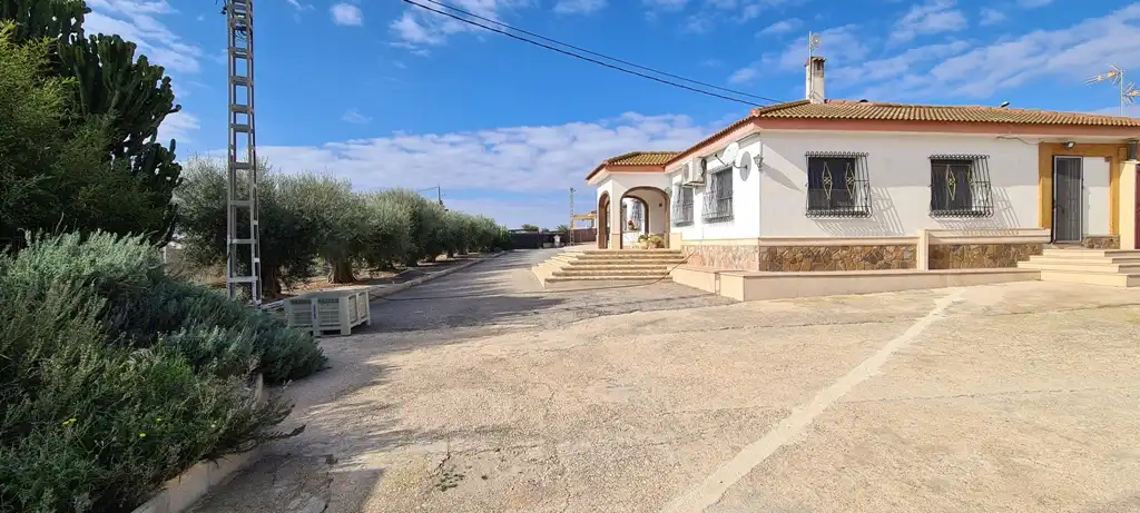 Vista exterior de Casa o chalet en venta en Orihuela con Aire acondicionado, Terraza y Trastero