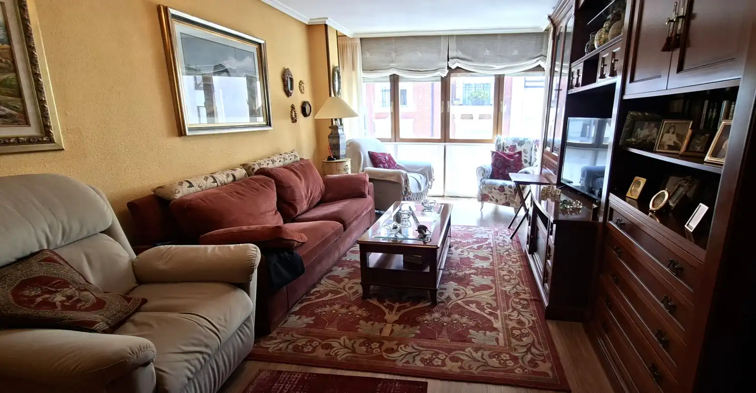 Wohnzimmer von Wohnung zum Verkauf in Torrelavega  mit Heizung, Parkett und Abstellraum