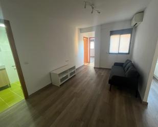 Sala d'estar de Pis de lloguer en Algeciras amb Aire condicionat, Moblat i Forn