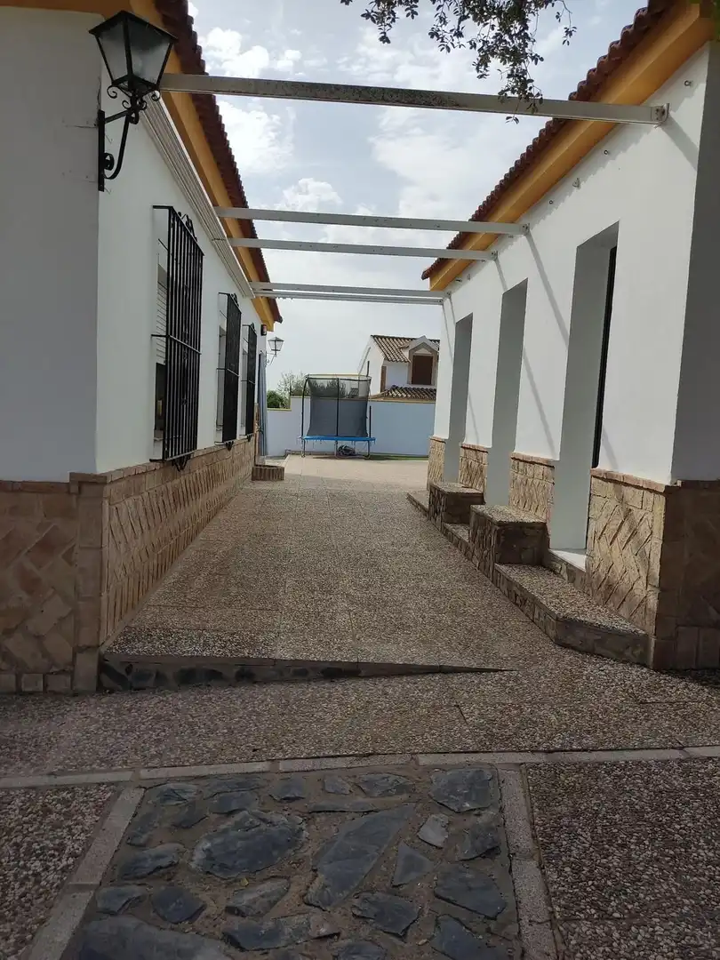 Casa o chalet de alquiler en Castilblanco de los Arroyos con Jardín privado, Terraza y Piscina