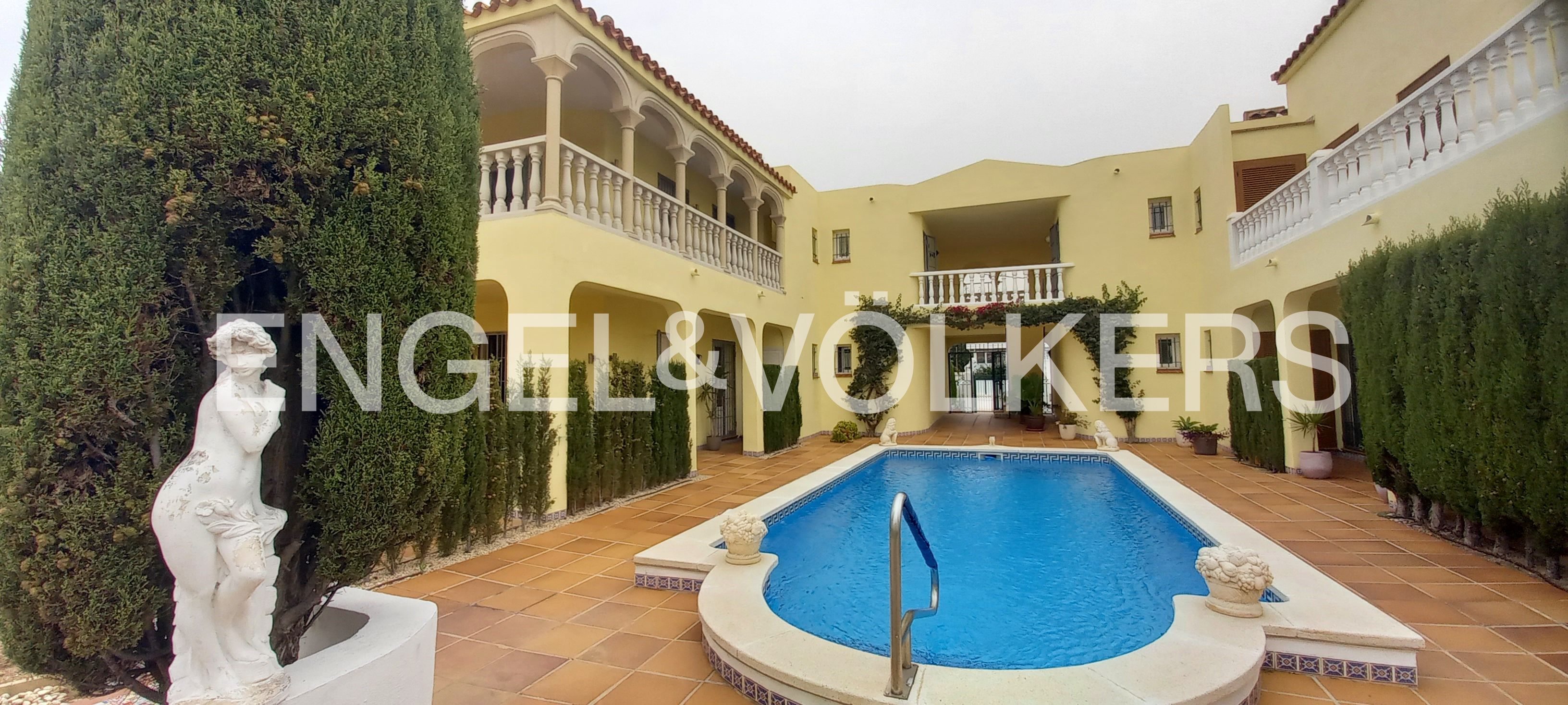 Piscina de Casa adosada en venda en L'Ametlla de Mar  amb Aire condicionat, Calefacció i Jardí privat