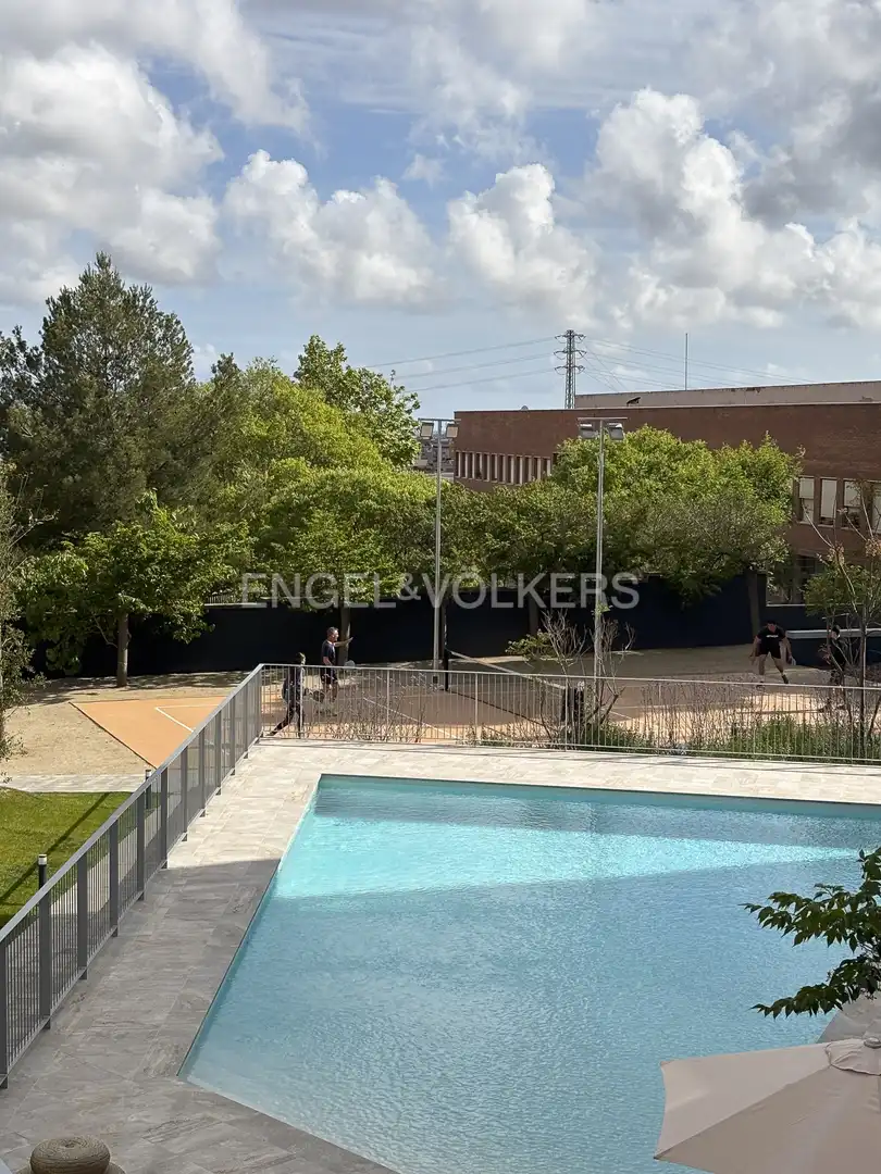 Schwimmbecken von Wohnung zur Miete in Esplugues de Llobregat mit Klimaanlage, Heizung und Parkett