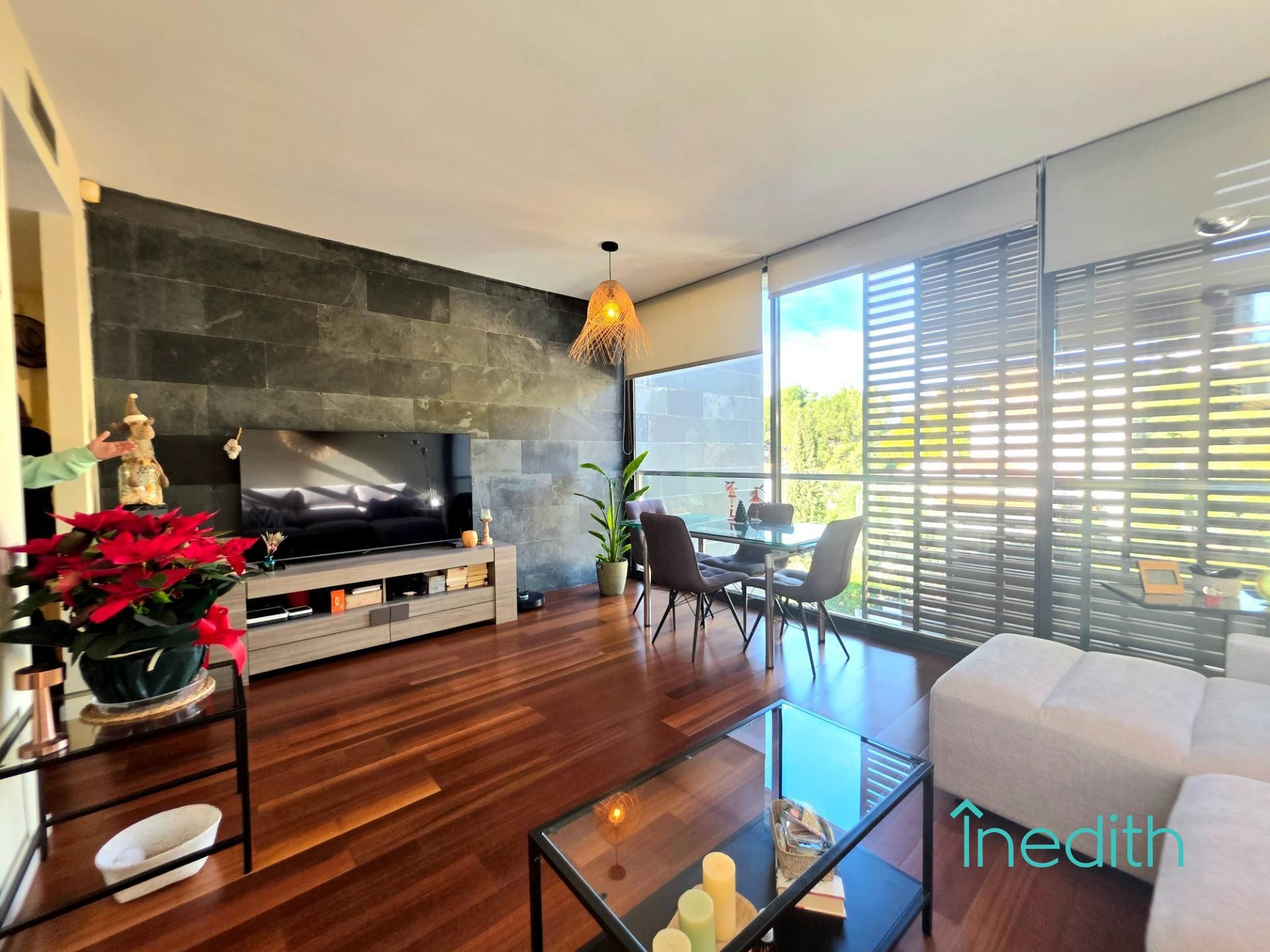 Living room of Flat for sale in Sitges  with Air Conditioner, Heating and Parquet flooring