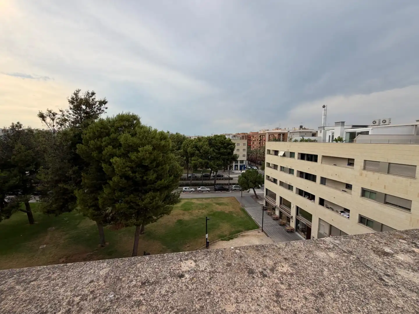 Vista exterior de Ático en venta en Torrent con Aire acondicionado, Calefacción y Jardín privado