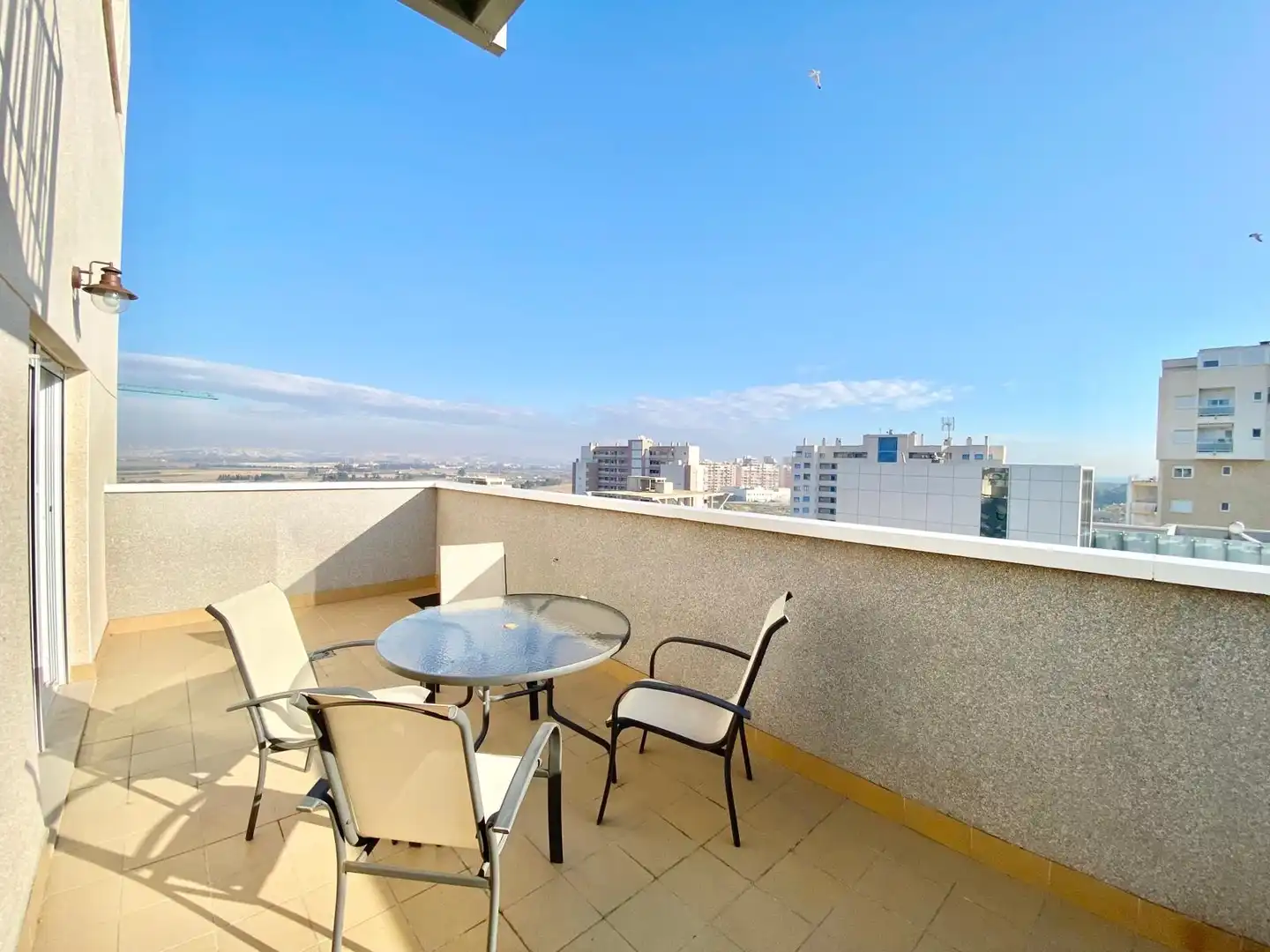 Apartamento con terraza en alquiler en Puerto Deportivo, imagen 4