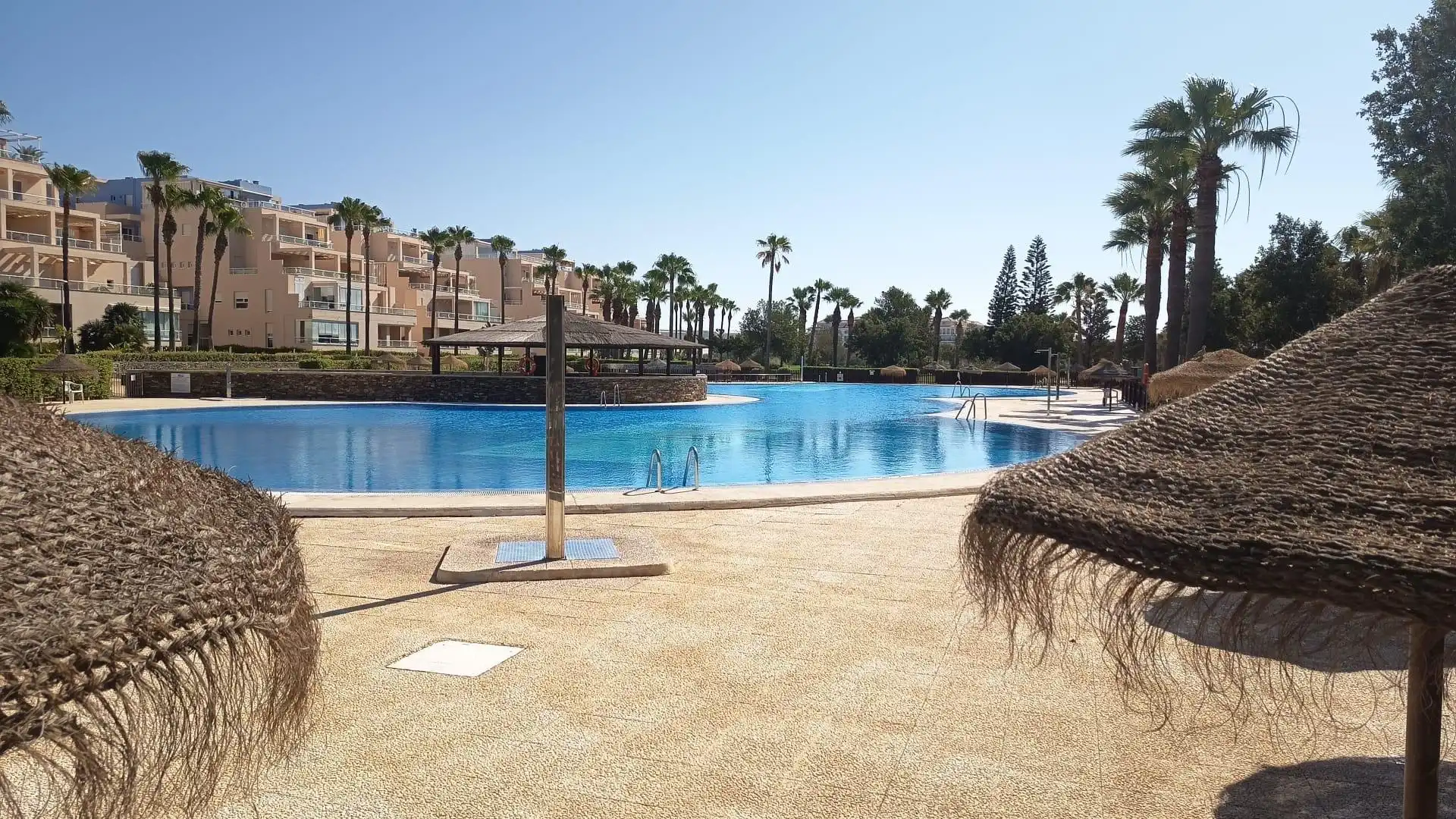Piscina de Apartamento de alquiler en El Ejido con Aire acondicionado, Calefacción y Jardín privado