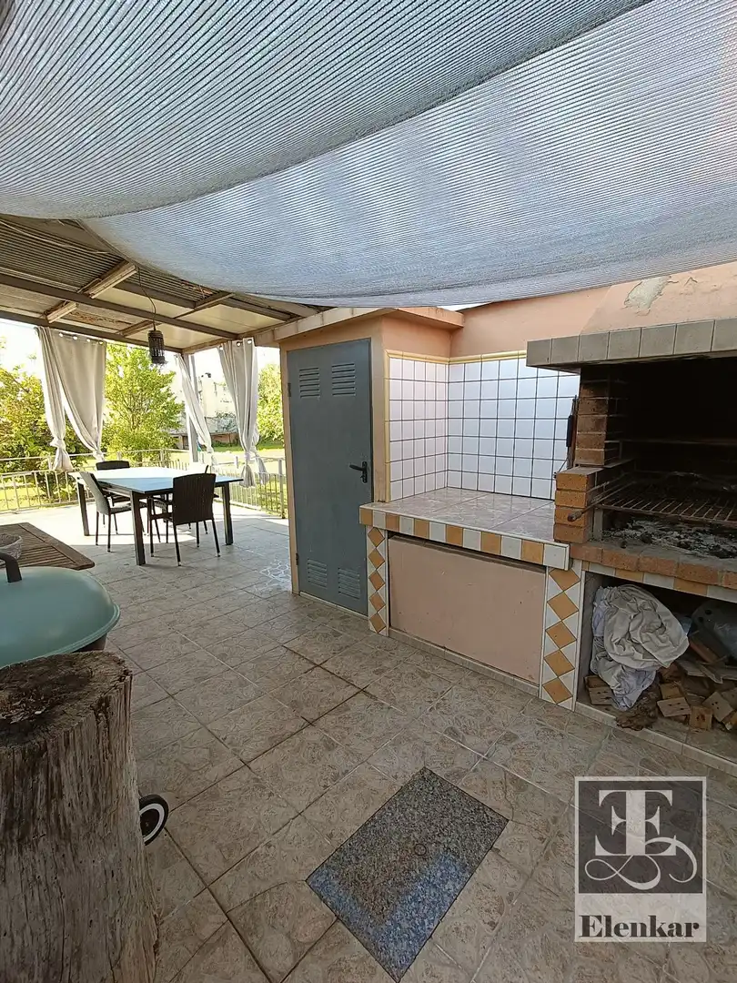 Terrassa de Casa o xalet en venda en Vilanova i la Geltrú amb Aire condicionat, Calefacció i Jardí privat