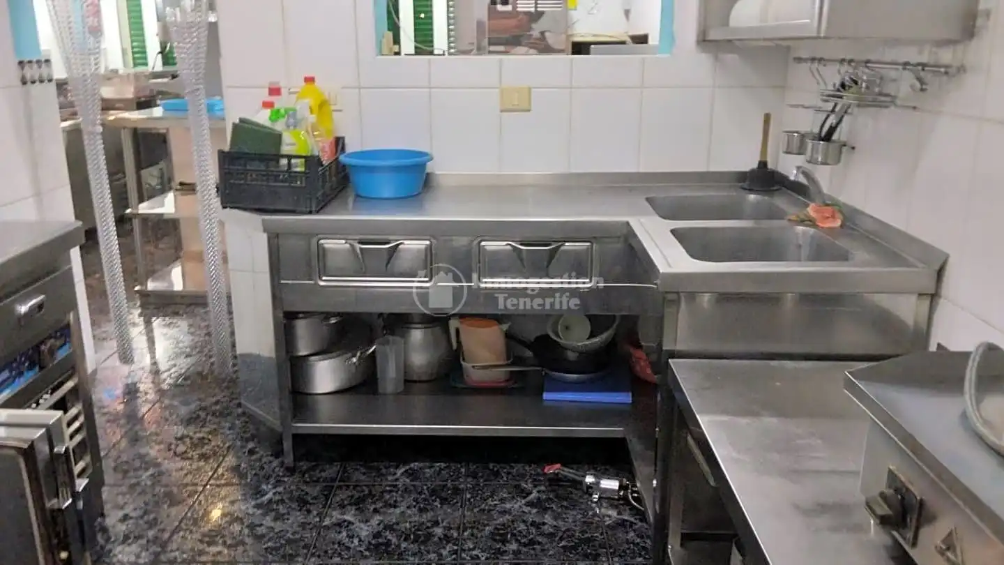 Cocina de Local de alquiler en Arona con Amueblado