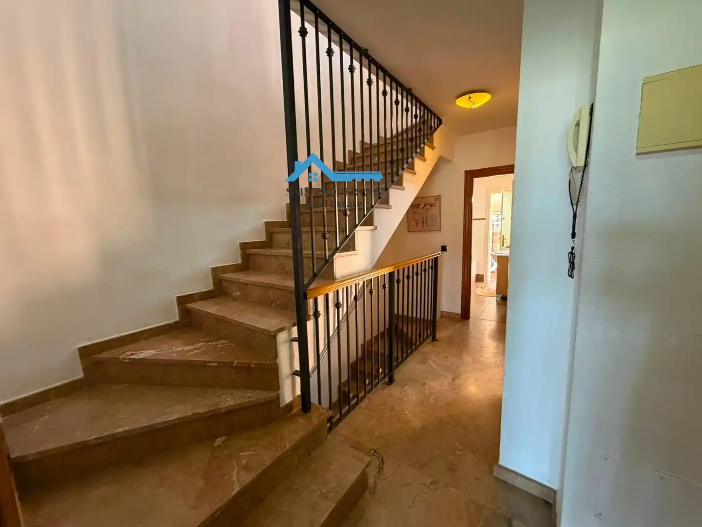 Casa aparellada amb terrassa en venda a Coloma, imagen 17