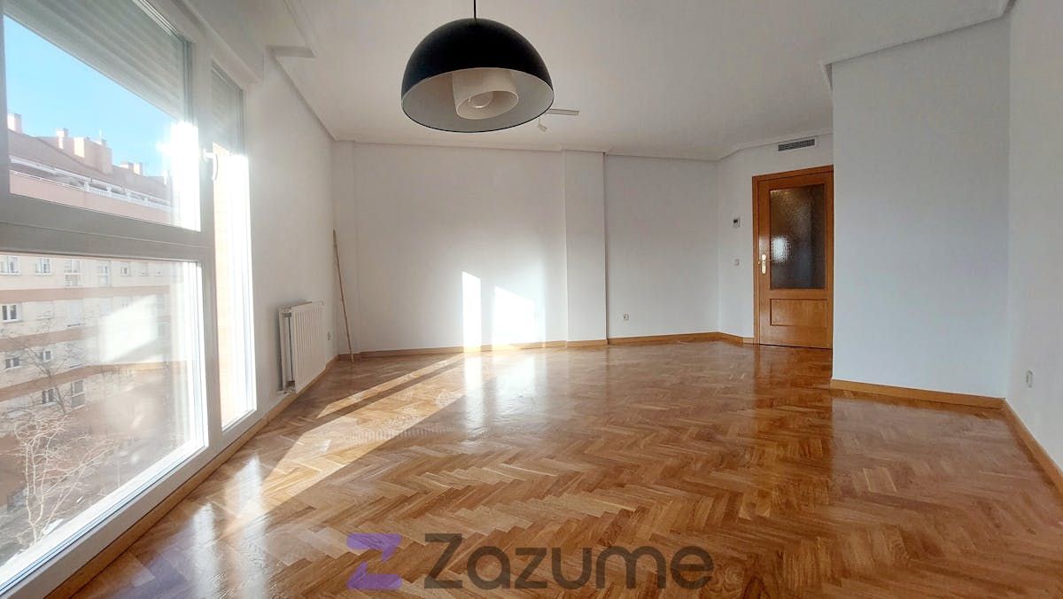 Living room of Flat for rent in  Madrid Capital  with Air Conditioner, Heating and Parquet flooring