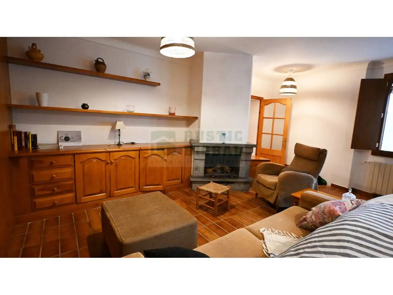 Sala d'estar de Finca rústica de lloguer en Ullastret amb Aire condicionat, Calefacció i Moblat
