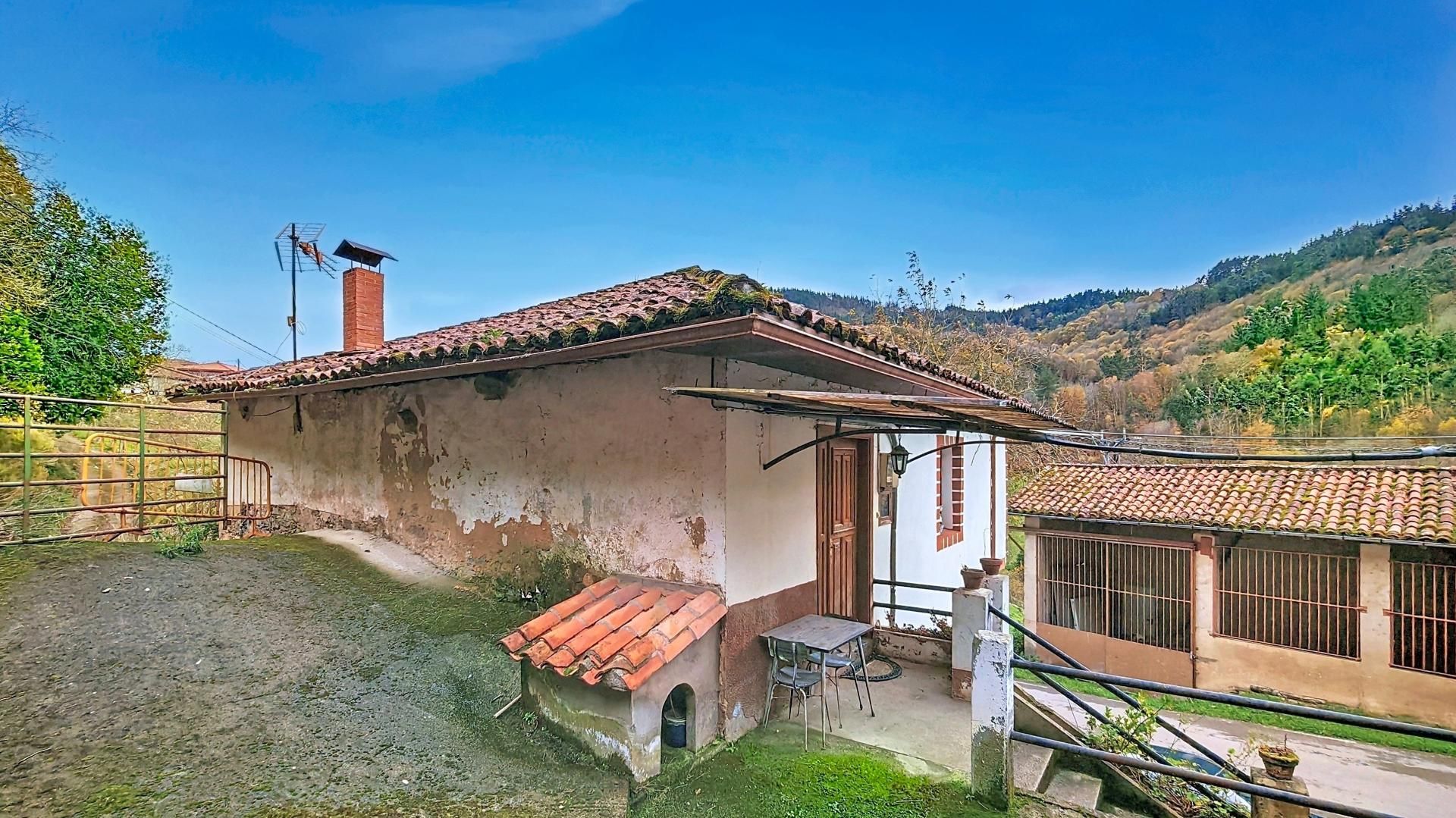 Exterior view of House or chalet for sale in Salas