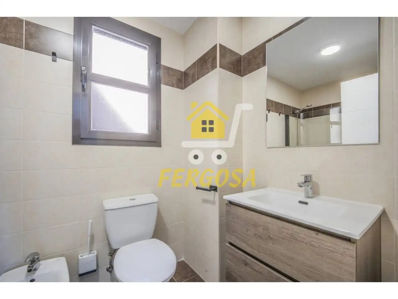 Baño de Piso en venta en Navalcarnero con Aire acondicionado, Calefacción y Piscina comunitaria