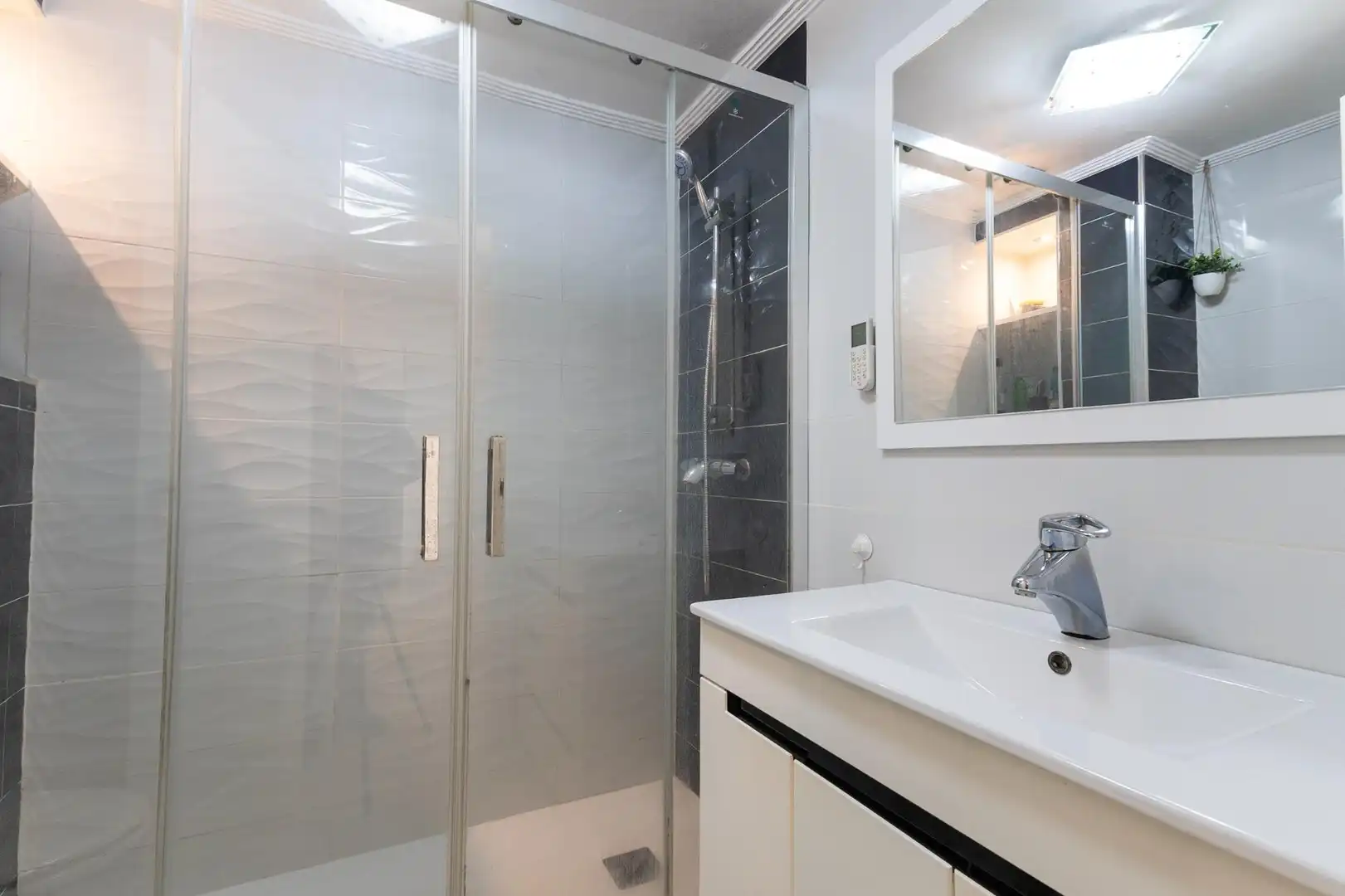 Bany de Apartament en venda en Torrevieja amb Terrassa, Balcó i Piscina comunitària