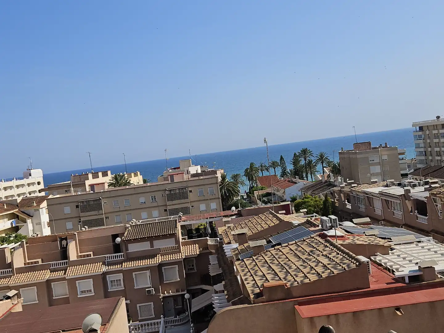 Vista exterior de Piso de alquiler en Santa Pola con Terraza y TV