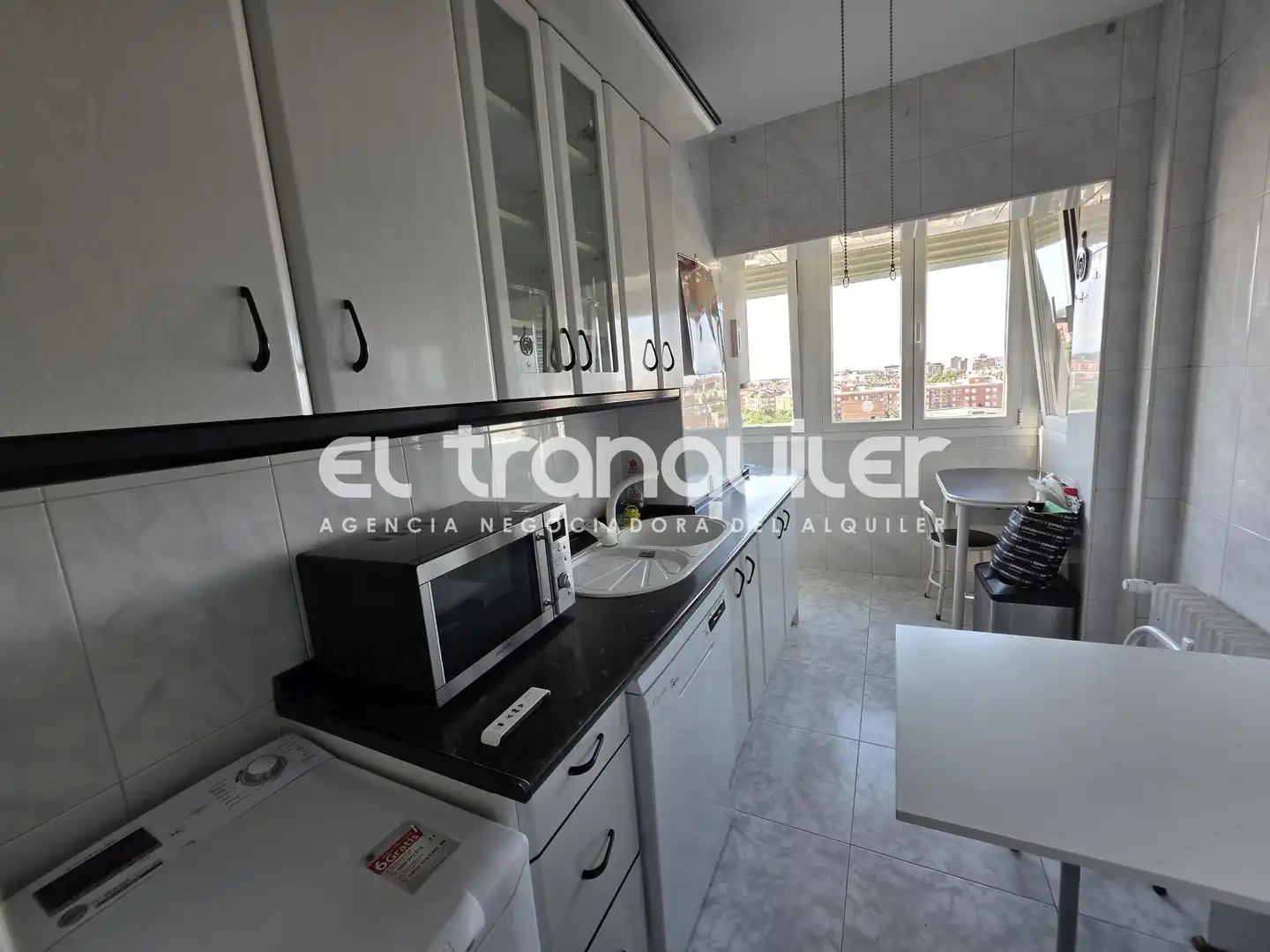 Kitchen of Flat for rent in Madrid  with Air Conditioner, Parquet flooring and Terrace