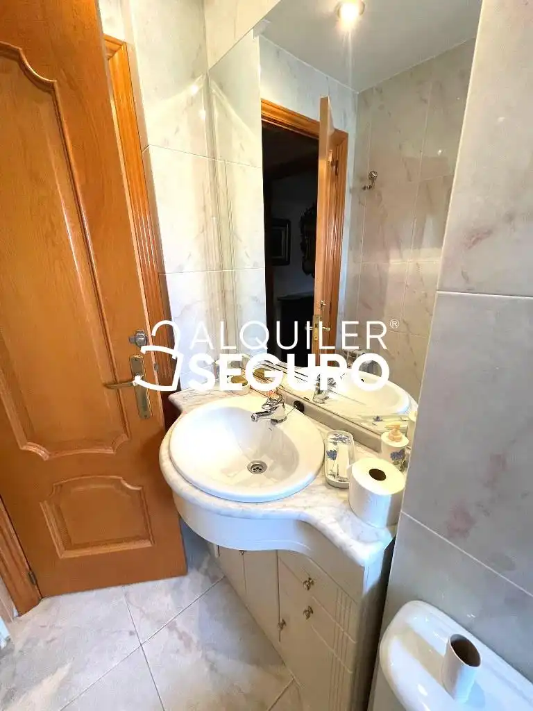 Badezimmer von Wohnung zur Miete in Madrid mit Heizung, Terrasse und Möbliert