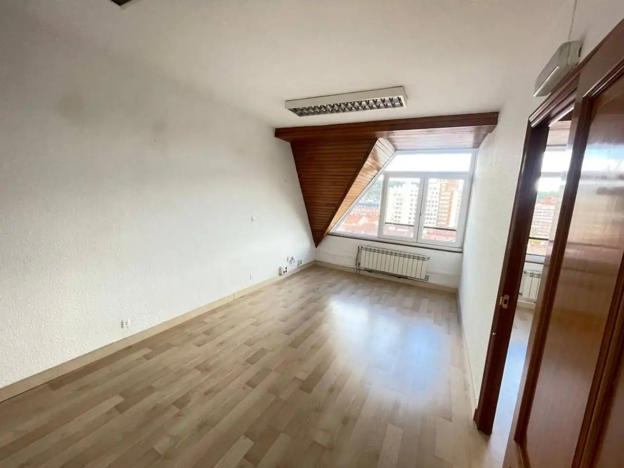 Büro zur Miete in Burgos mit Heizung