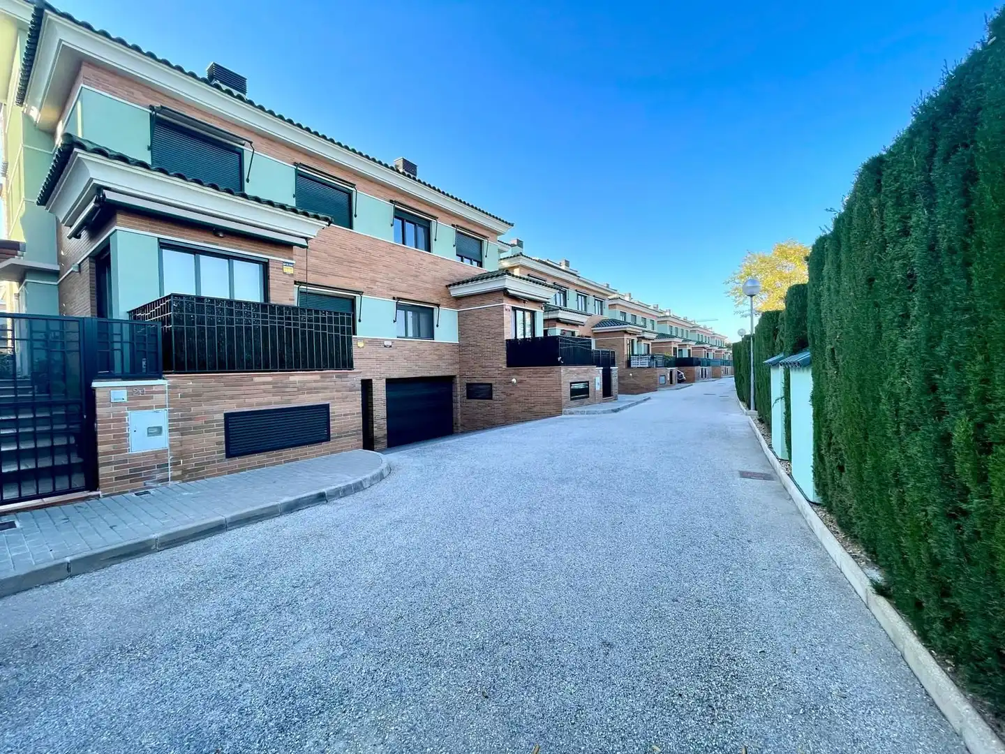 Vista exterior de Casa o xalet en venda en Mutxamel amb Aire condicionat, Calefacció i Jardí privat