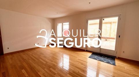 Foto 2 de Piso de alquiler en De Emilio Rubín, Colina,  Madrid Capital
