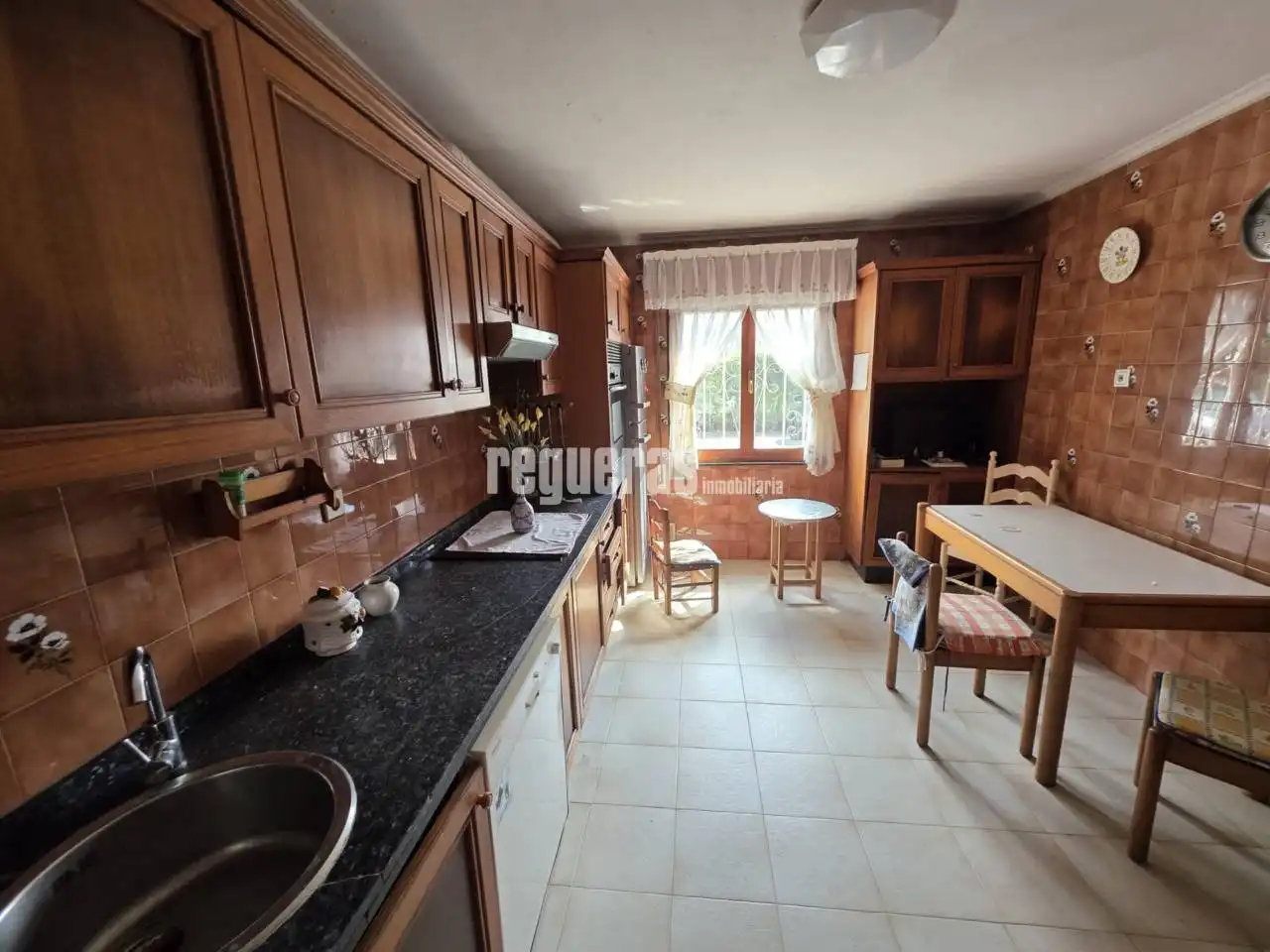 Cocina de Casa o chalet en venta en Illas con Calefacción y Jardín privado