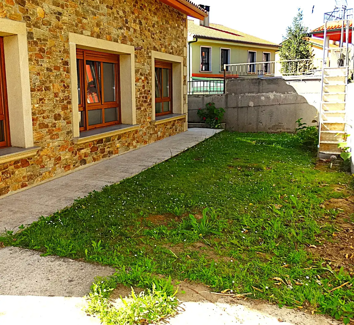 Jardí de Casa o xalet en venda en Miño amb Calefacció, Parquet i Terrassa