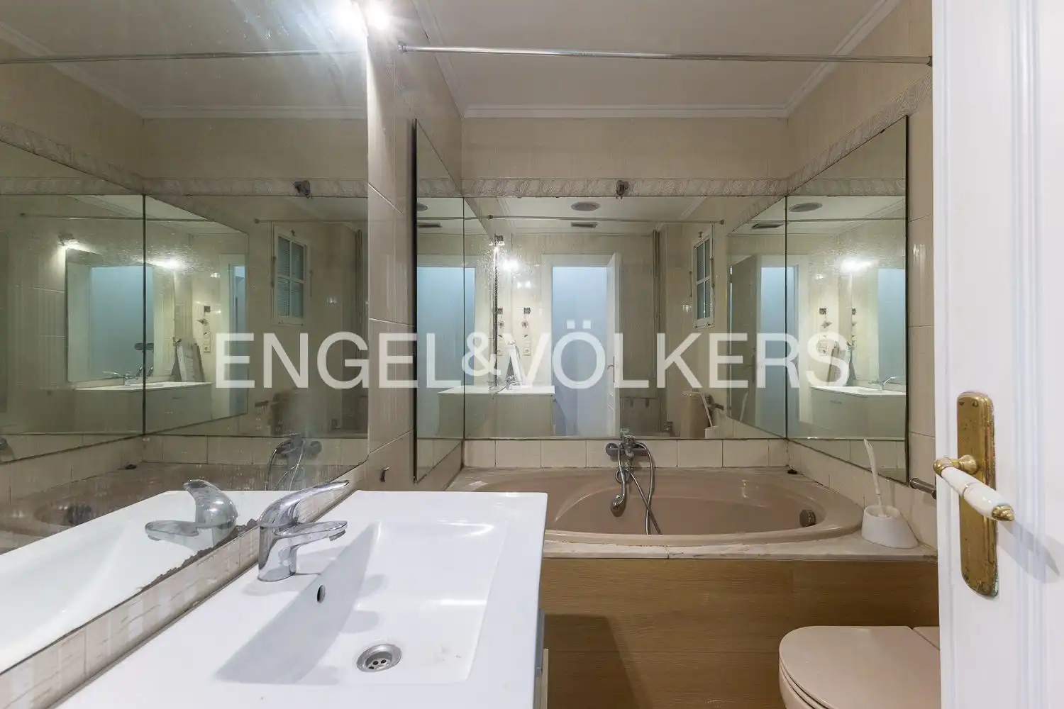 Badezimmer von Wohnung zur Miete in Valencia mit Klimaanlage, Heizung und Möbliert