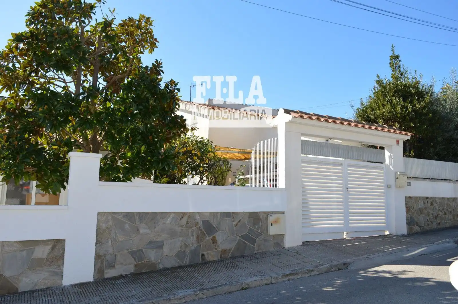 Vista exterior de Casa o xalet en venda en Calafell amb Calefacció, Terrassa i Traster