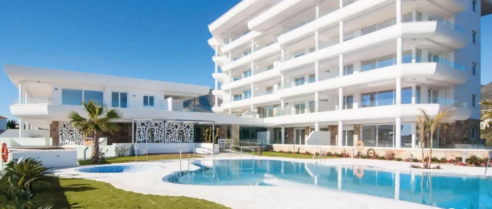 Piscina de Apartament en venda en Fuengirola amb Aire condicionat, Calefacció i Terrassa