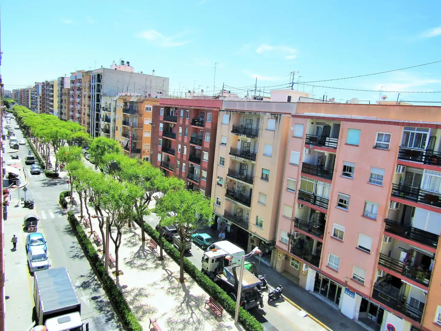 Vista exterior de Edifici en venda en Mislata