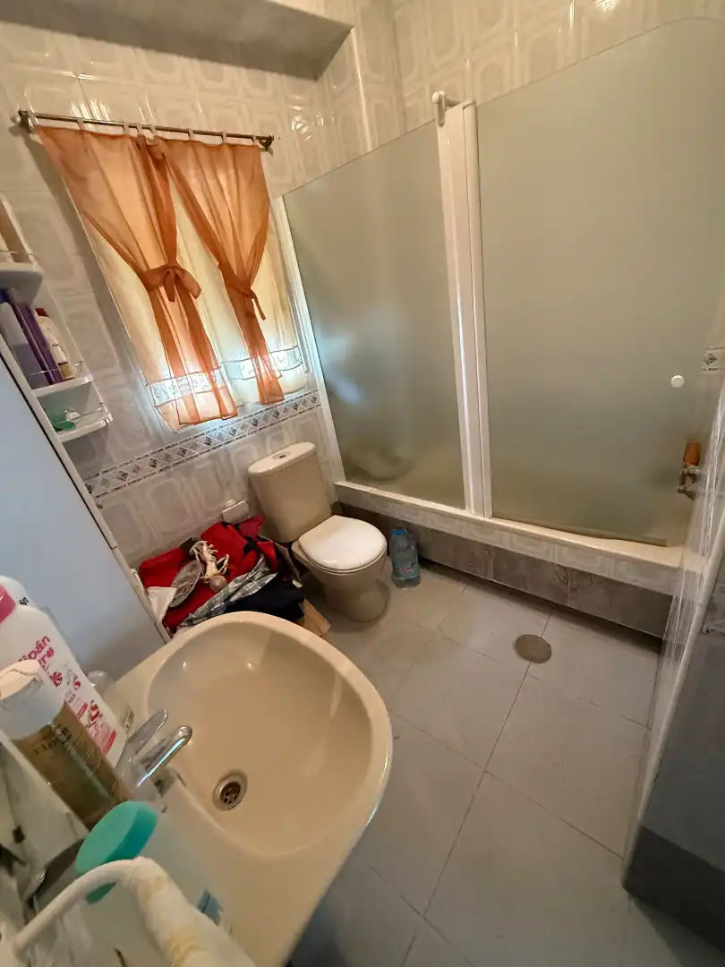 Bany de Casa o xalet en venda en Alcalá la Real amb Terrassa, Traster i Moblat