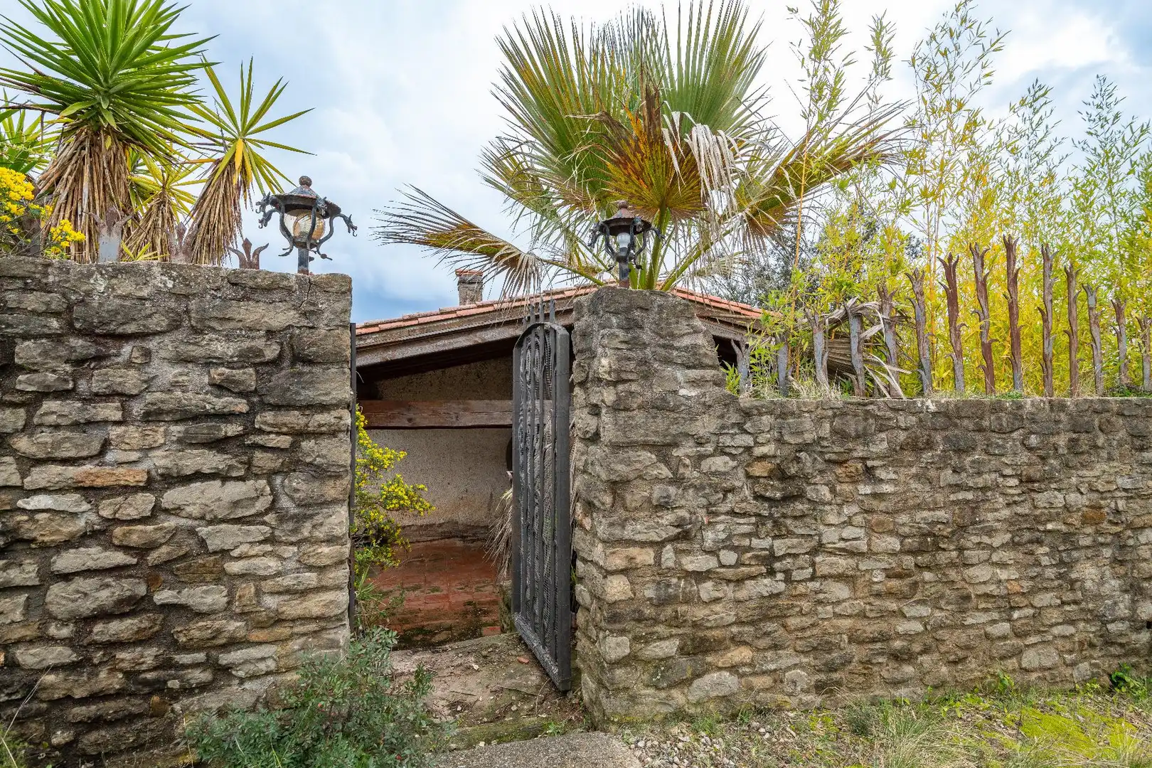 Exterior view of Houses for sale in Palol de Revardit