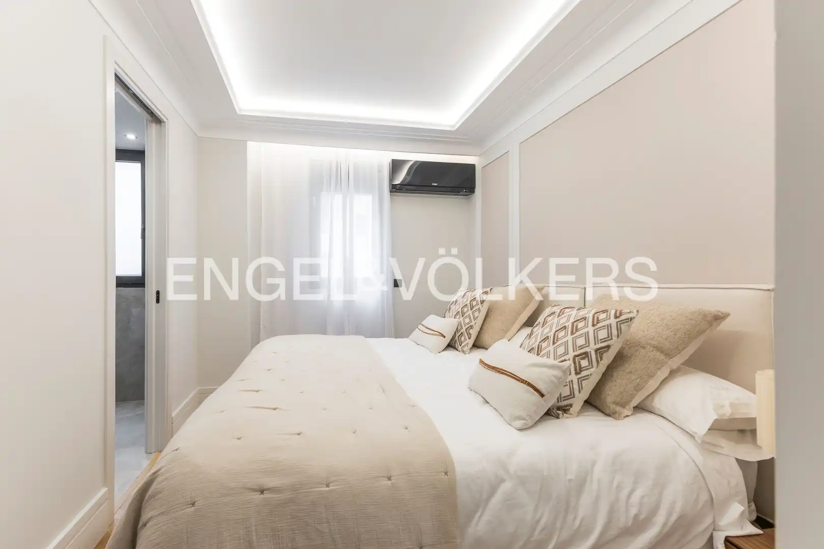 Bedroom of Flat for sale in Madrid  with Air Conditioner, Heating and Parquet flooring