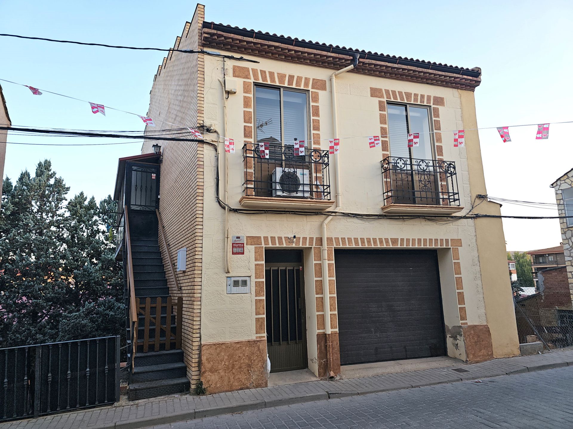 Exterior view of House or chalet for sale in Arcos de Jalón  with Air Conditioner, Heating and Private garden