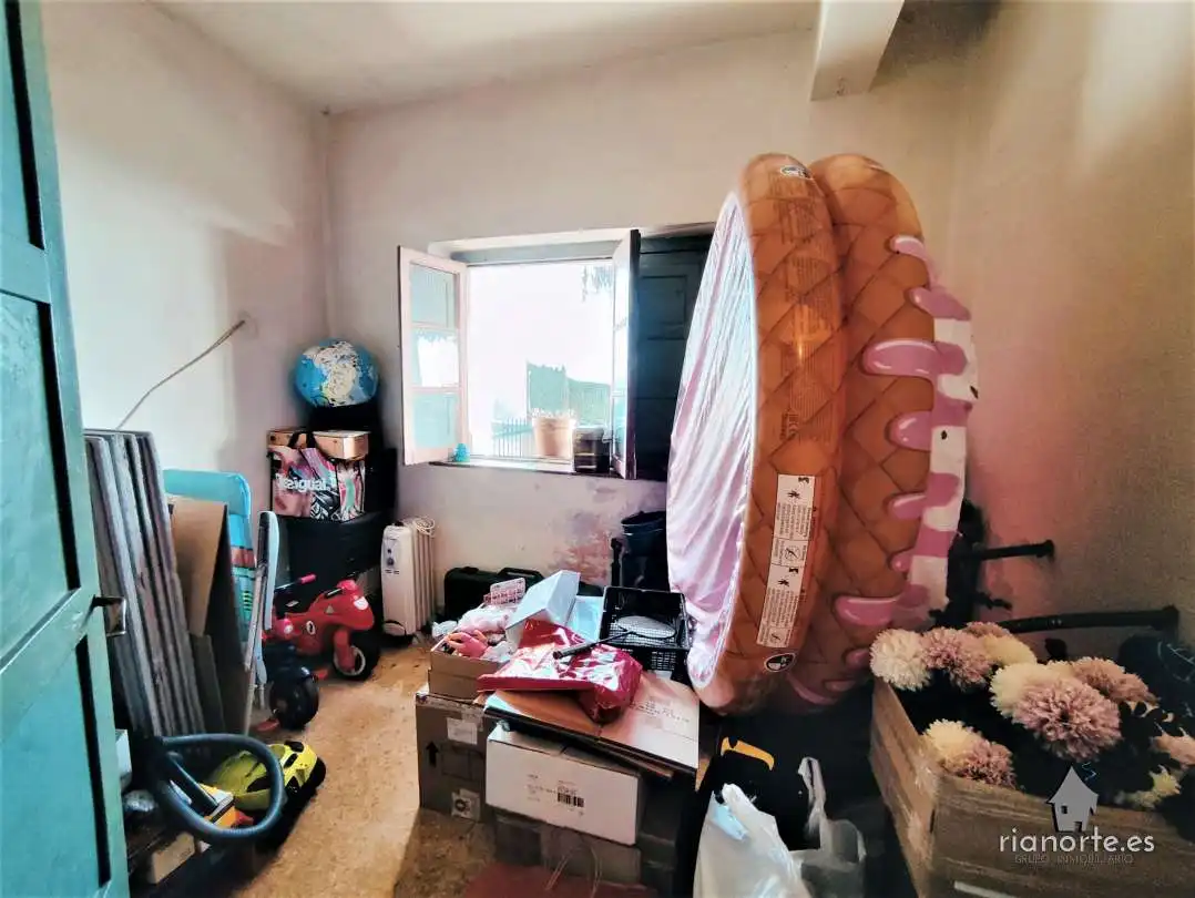 Dormitori de Casa o xalet en venda en Las Regueras   amb Traster