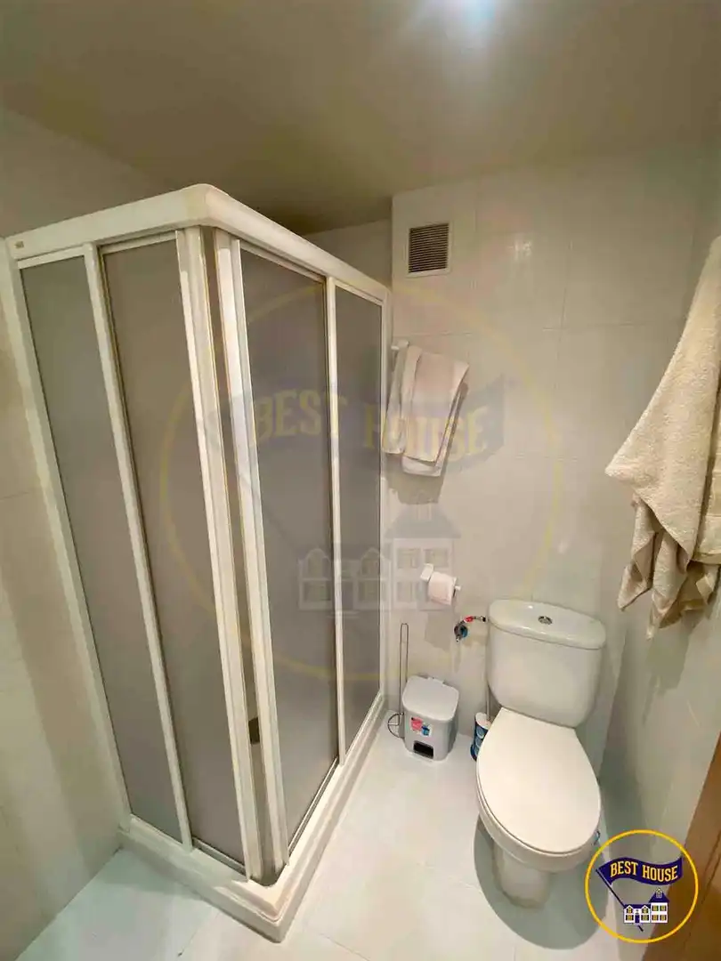 Bathroom of Flat for sale in Cuenca  with Air Conditioner, Heating and Parquet flooring