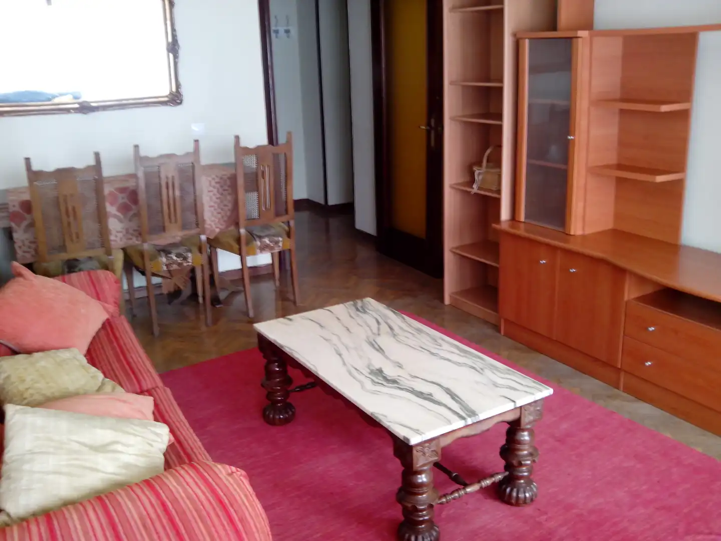 Sala d'estar de Pis en venda en Oviedo  amb Calefacció, Parquet i Traster