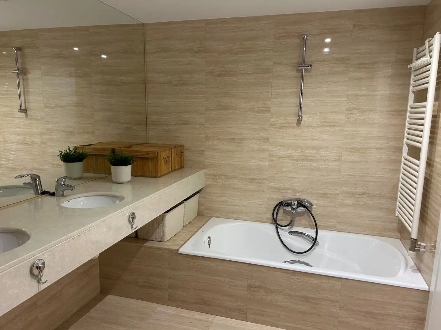 Bathroom of Flat for sale in Aldeatejada  with Air Conditioner, Heating and Private garden