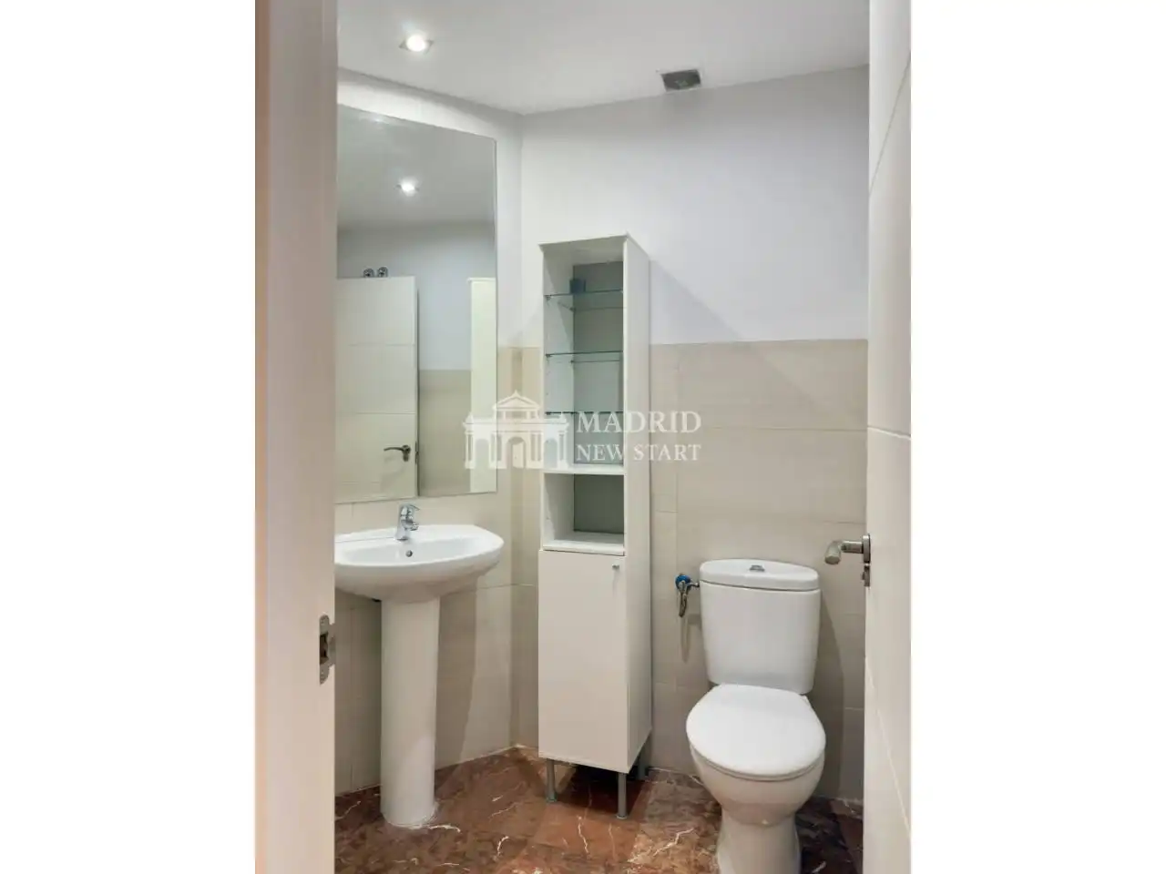 Baño de Apartamento de alquiler en Madrid con Aire acondicionado, Calefacción y Parquet