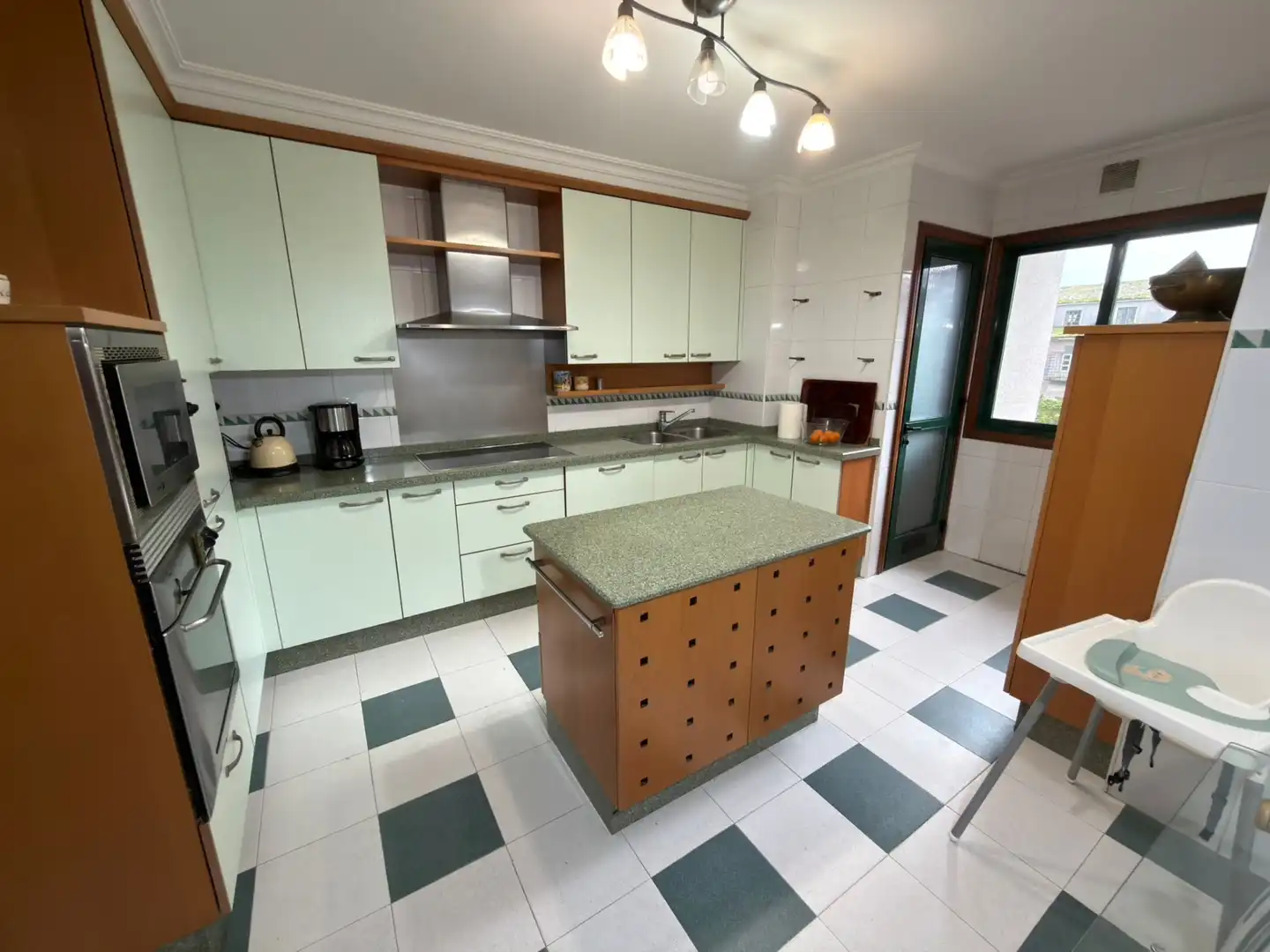 Cocina de Piso en venta en Pontevedra Capital  con Calefacción, Parquet y Trastero