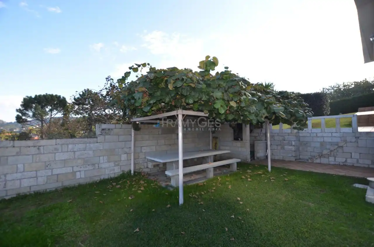 Jardí de Casa o xalet en venda en Redondela amb Calefacció, Jardí privat i Terrassa