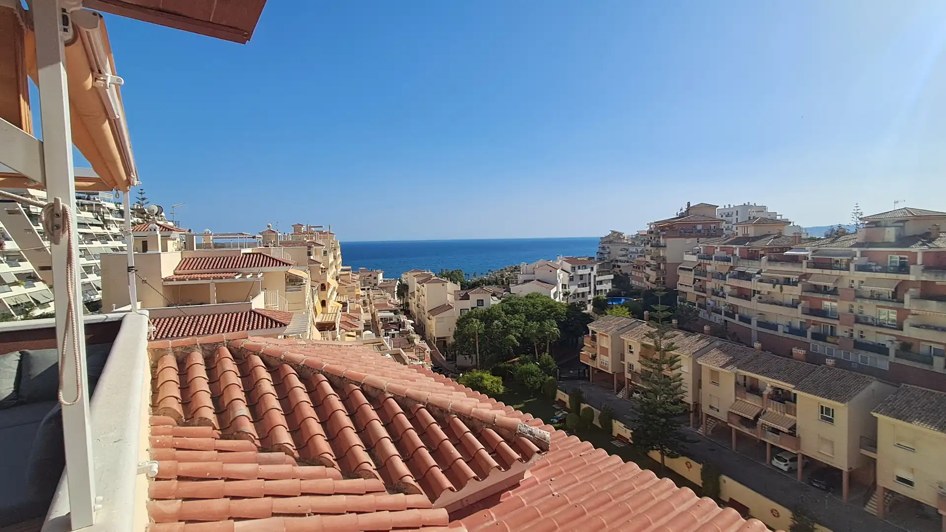 Vista exterior de Dúplex en venda en Benalmádena amb Aire condicionat, Parquet i Terrassa